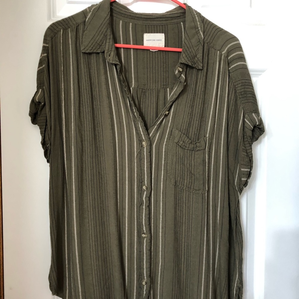American Eagle s/s top.